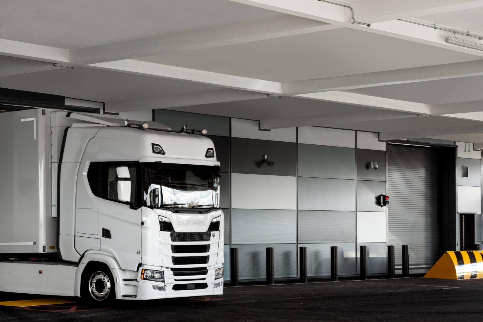 Fine art transport vehicle
