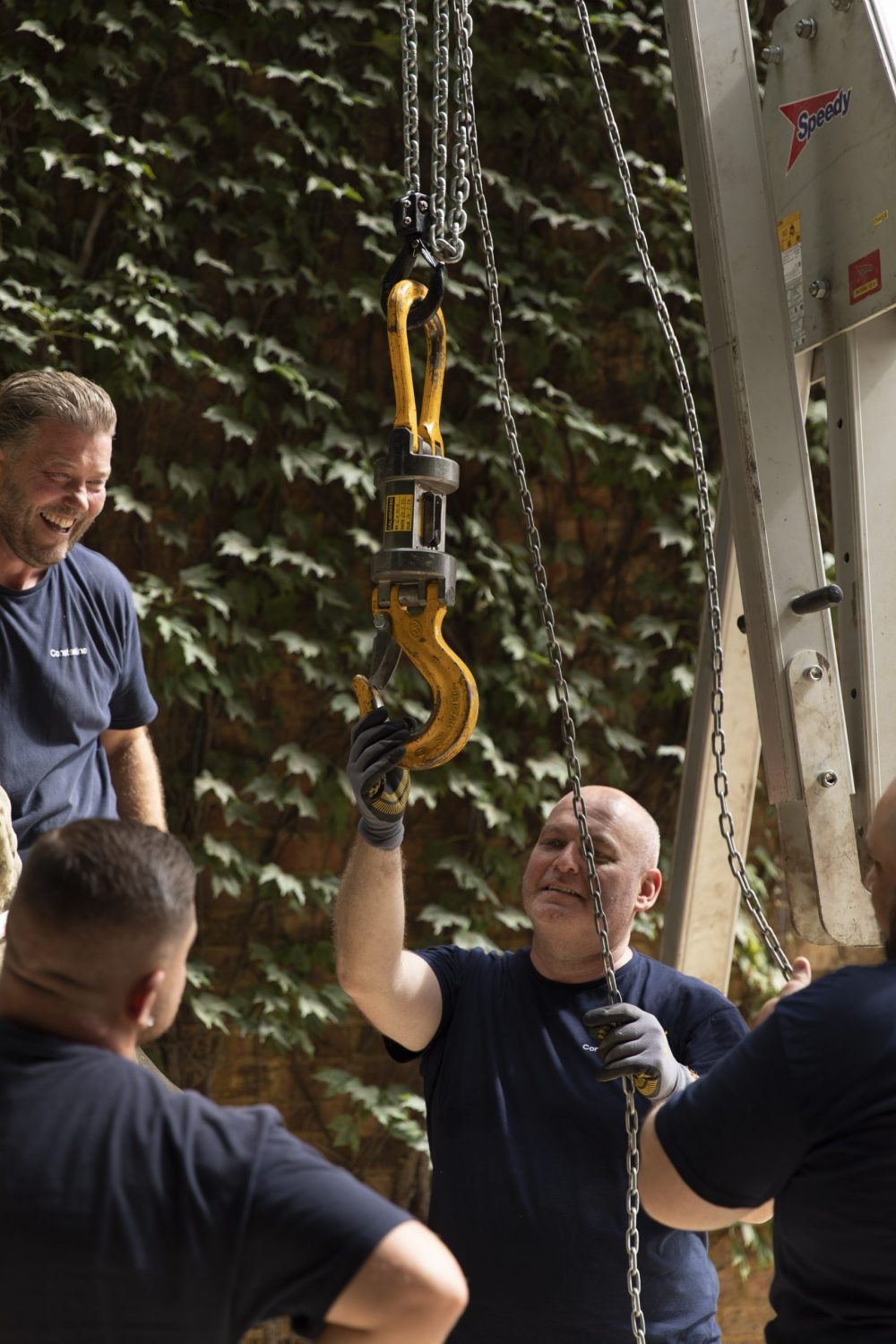 The Constantine team removing James Hulbert Statue from the iconic Fishmongers' Hall