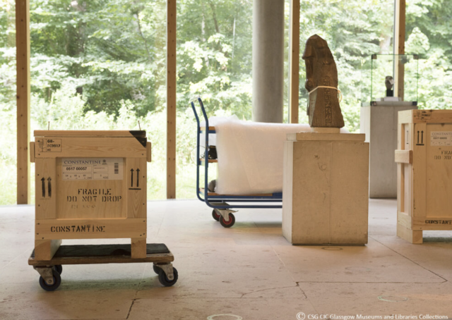 Bespoke art packing